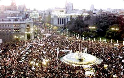 MAREA HUMANA. UNA MULTITUD QUE SUPERO EL MILLON Y MEDIO DE PERSONAS MARCHO EN MADRID EN UNA DE LAS MAYORES PROTESTAS DE EUROPA Y EN UN PAIS PROFUNDAMENTE ALIADO DE EE.UU. (Foto: P. White/AP)
