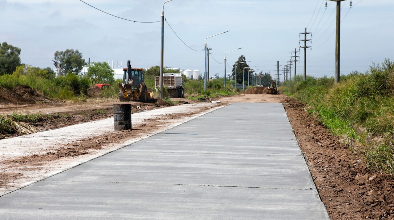 Muni de San Lorenzo mejora acceso a la ciudad pavimentando la colectora Alfons&iacute;n
