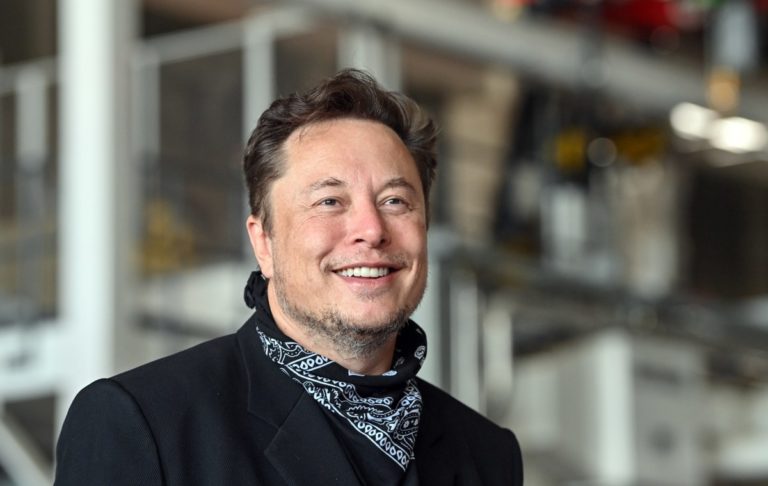 Elon Musk estaría a favor de la Renta Básica Universal para eliminar la inflación