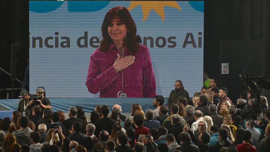Cristina pidió «un gran acuerdo de todas las fuerzas políticas» para recuperar el salario
