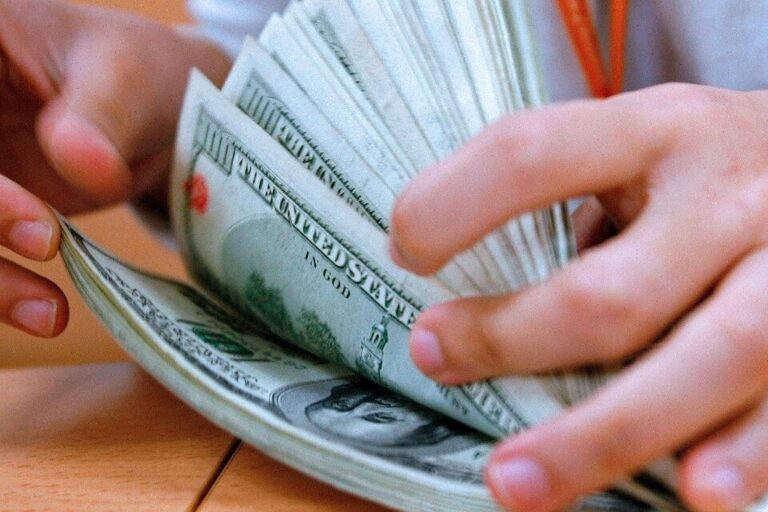 Dólar blue y dólar hoy: la cotización de este lunes 24 de julio, minuto a minuto  
