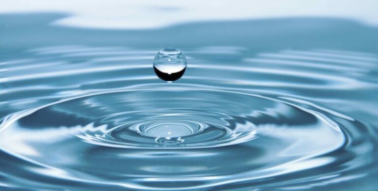 MEDIO AMBIENTE AGUA GOTA