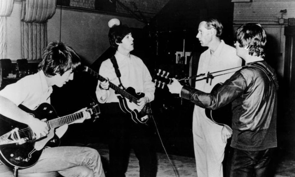 Efemérides 8 Mayo: Río Paraná Leon XIII Guerra The Doors Beatles Pepe Sanchez The Cure Viruela Tévez FMI Macri Guardiola CaloiCruz Roja