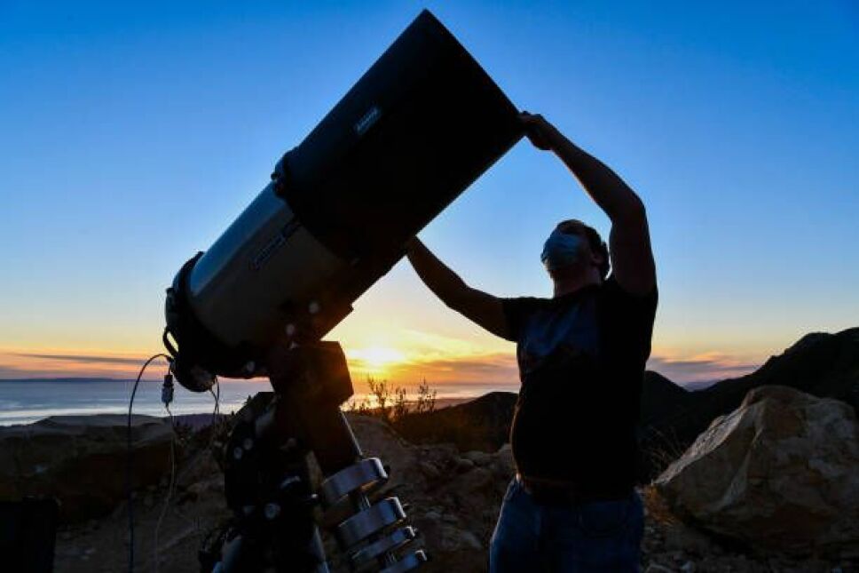 Astroturismo: observación guiada de la luna llena desde la Plaza de la Intendencia