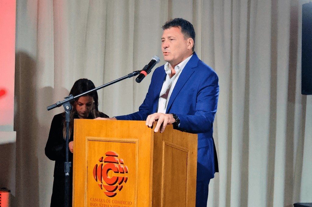 El intendente Leonardo Raimundo participó del acto por el 37º aniversario de la Cámara de Comercio