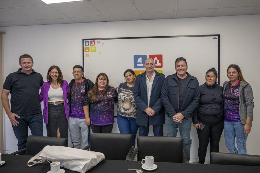 La Municipalidad acompaña un proyecto que transformó terrenos abandonados en un espacio deportivo en barrio Mitre