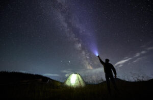 Mirando a las estrellas, olvidando la Tierra