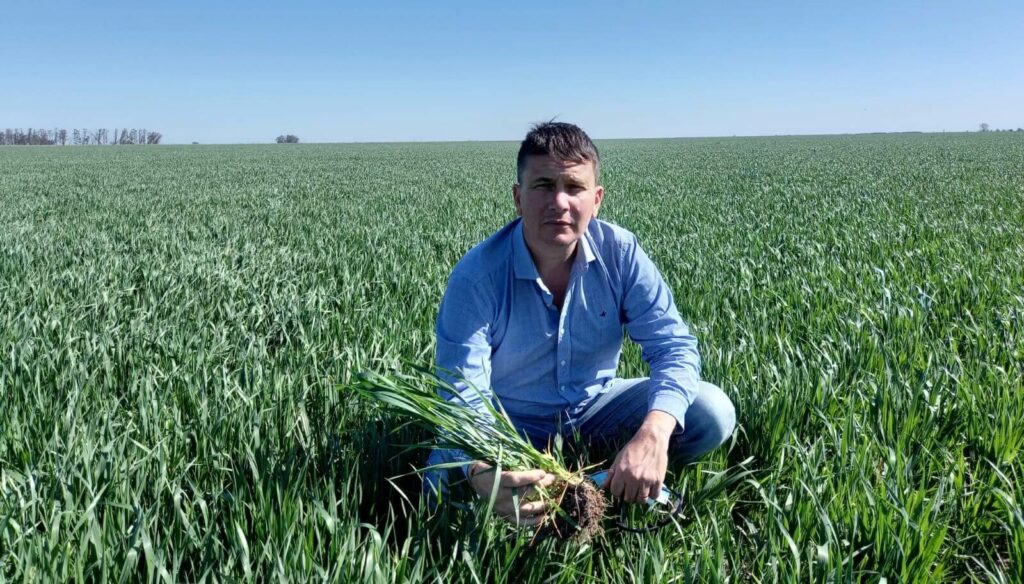 Cuestiona la agronomía “en modo cajita feliz” y creó una “academia” para enseñar la agricultura regenerativa