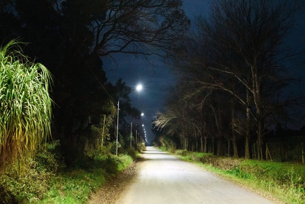 La Municipalidad iluminó con luces led un tramo de San Juan al oeste de la autopista