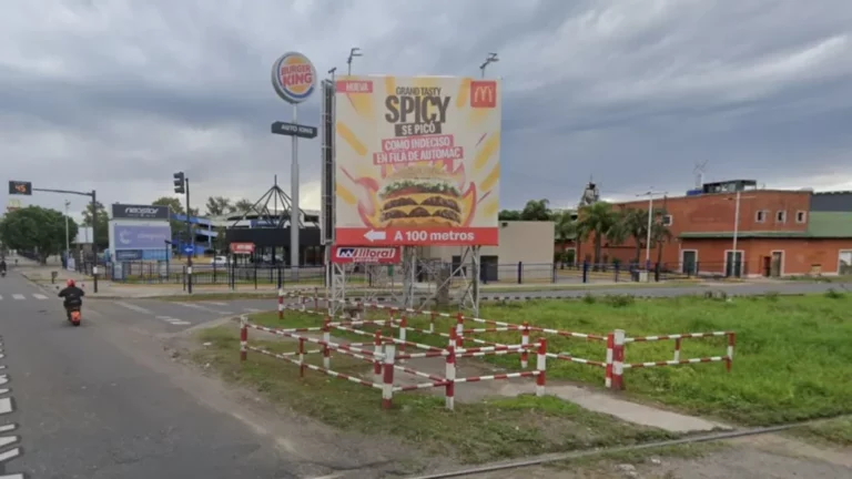 Horror: cae acusado de golpear a dos niños dentro de auto en zona oeste