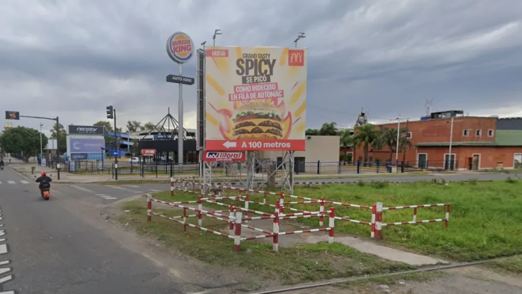 Horror: cae acusado de golpear a dos niños dentro de auto en zona oeste
