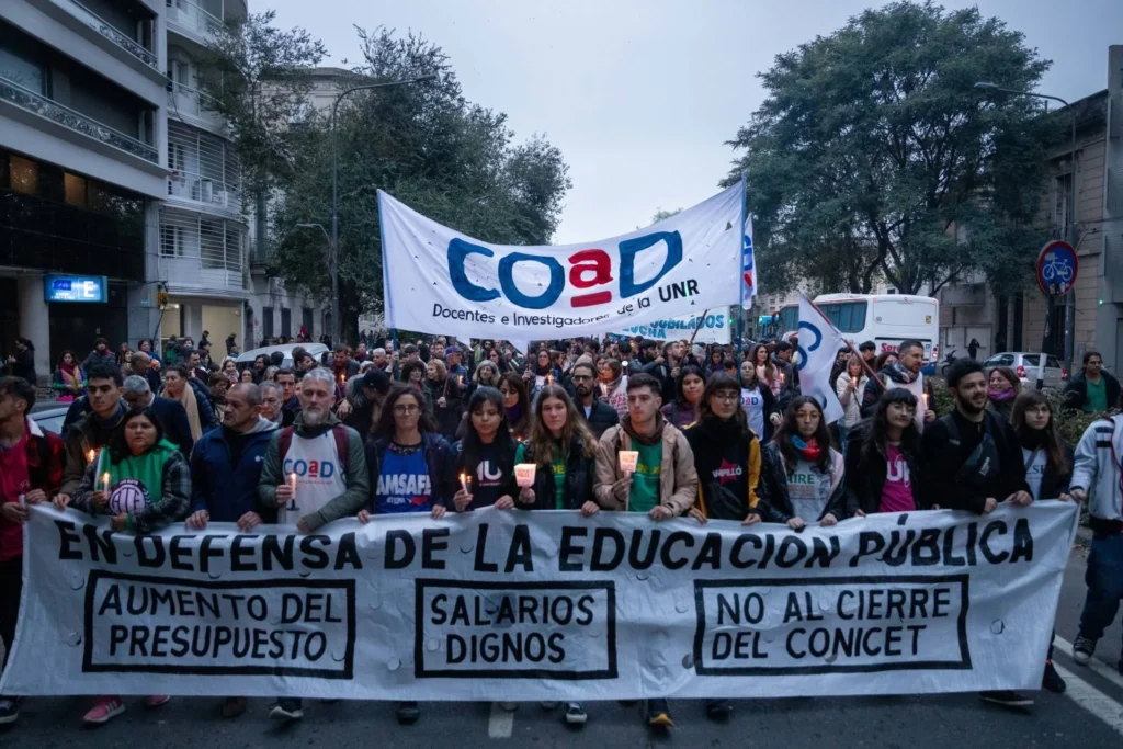 A 60 años de “La Noche de los Bastones Largos”, hoy como ayer, los docentes universitarios salieron a la calle