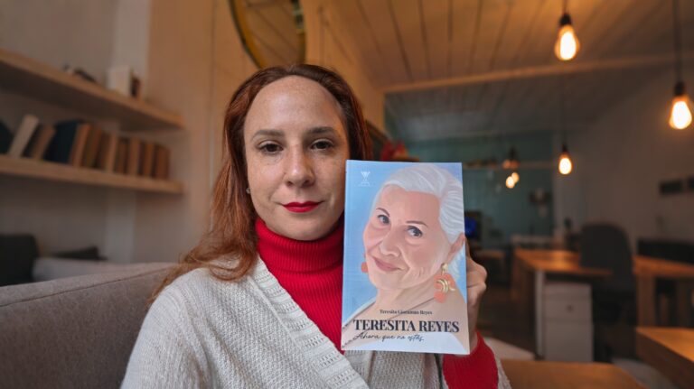 Entrevista a Teresita Giacaman por su nuevo libro «Teresita Reyes. Ahora que no estás»