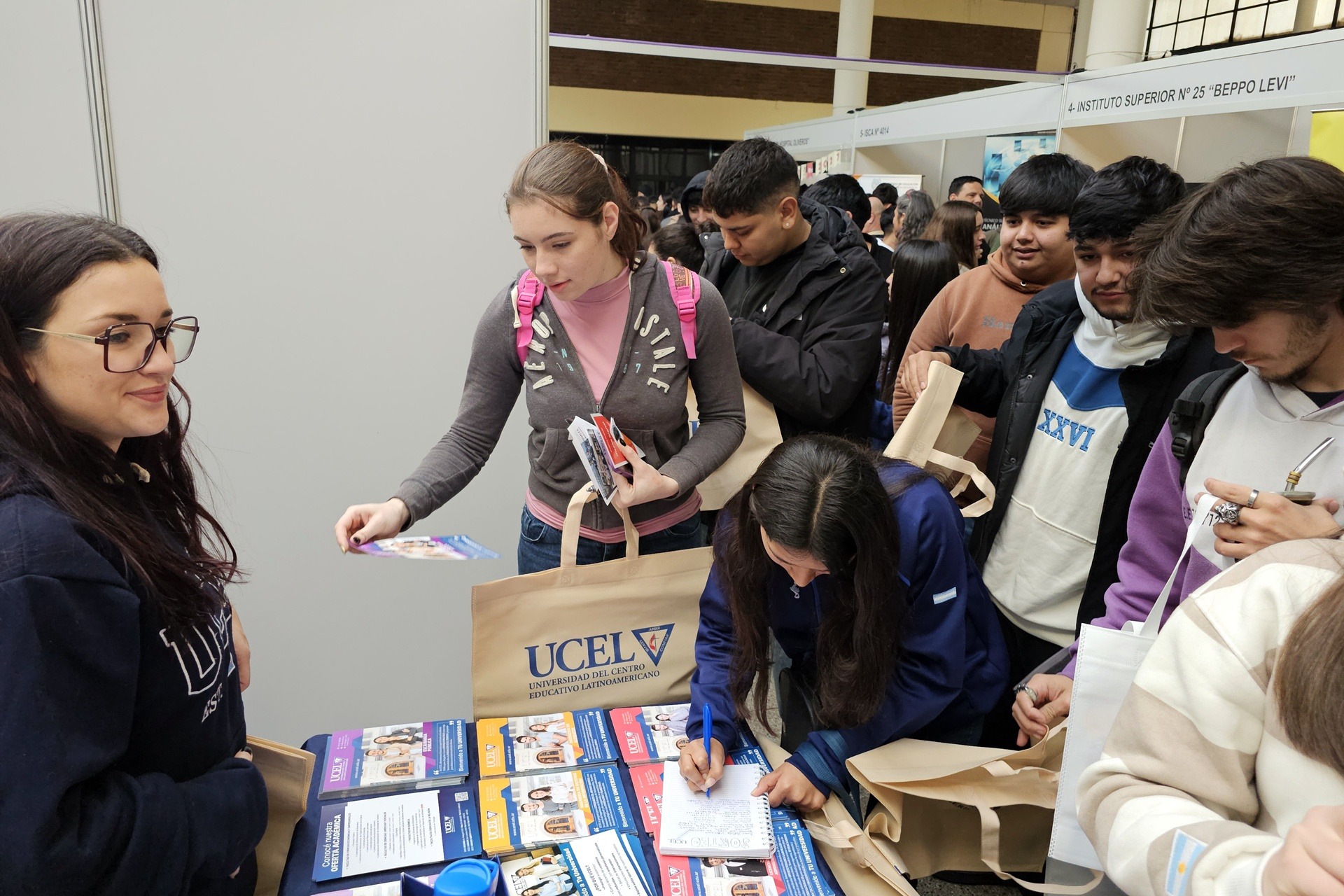 La Expo Carreras acercó a los jóvenes múltiples opciones para elegir su futuro académico