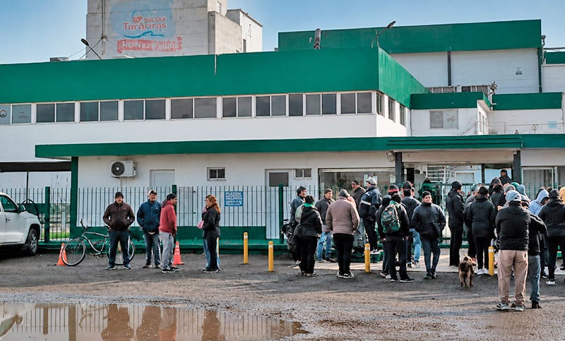 La avícola Granja Tres Arroyos suspende la producción de su planta de Capitán Sarmiento y crece el temor al cierre