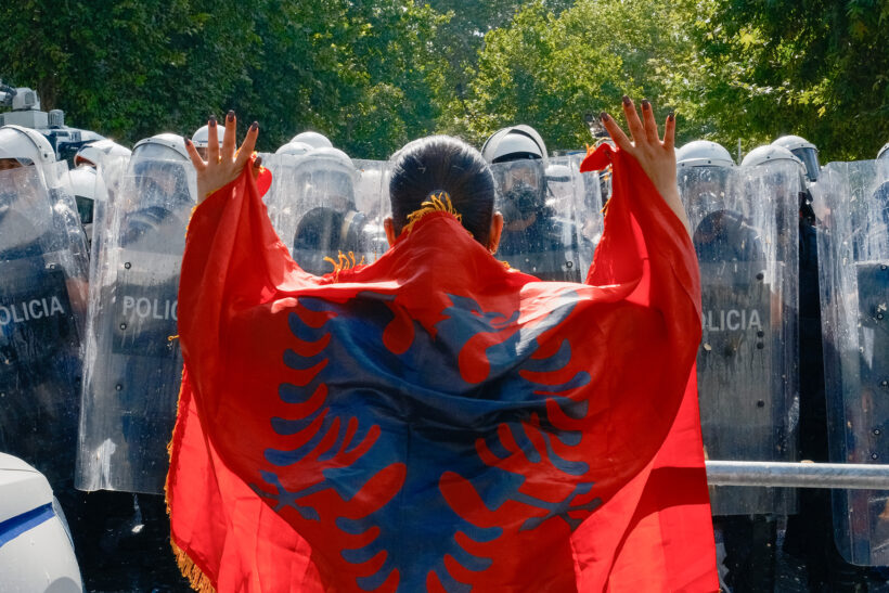 Revolución flamenca en Albania: continúan las protestas a pesar de la operación policial
