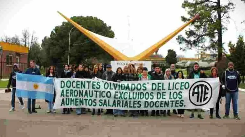 Trabajadores del Liceo Aeronáutico de Funes paran este miércoles