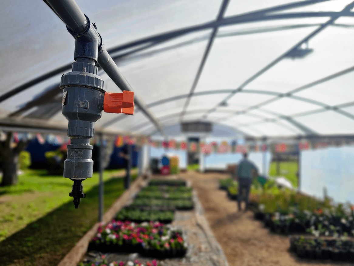 La Municipalidad instala en el Vivero Inclusivo un nuevo sistema de riego por aspersión