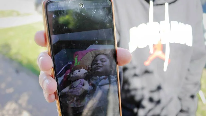 Emily tiene 6 años, lleva internada la mitad de su vida y sueña con volver a su casa