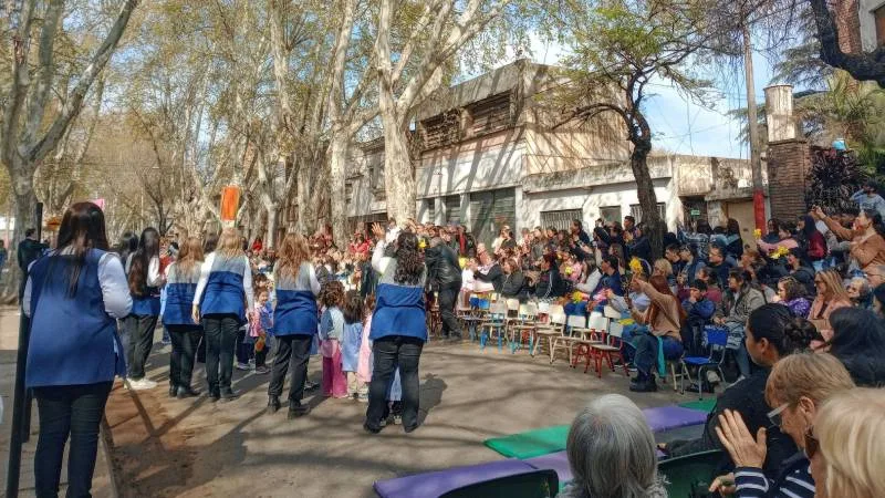 El primer jardín de infantes de Rosario: 75 años condensados en un emotivo reencuentro