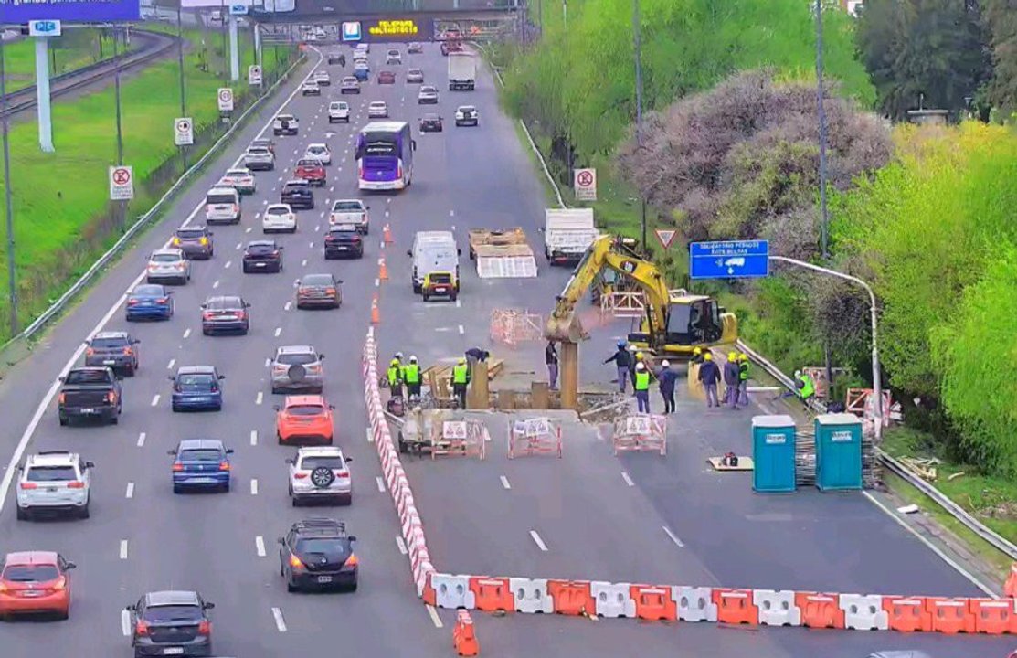 Caos de tránsito en la avenida Lugones por trabajos de Metrogas y AUSA