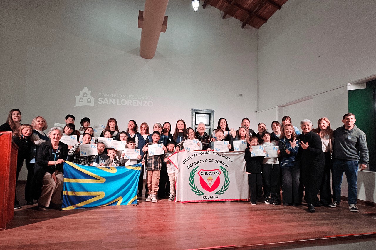 La Escuela Nº 2118 presentó la interpretación oficial de la Marcha San Lorenzo en lengua de señas