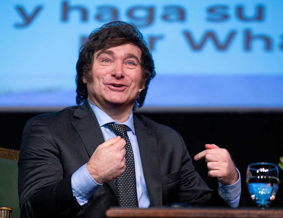 Milei lleva a 12 gobernadores a París para mostrar apoyo político